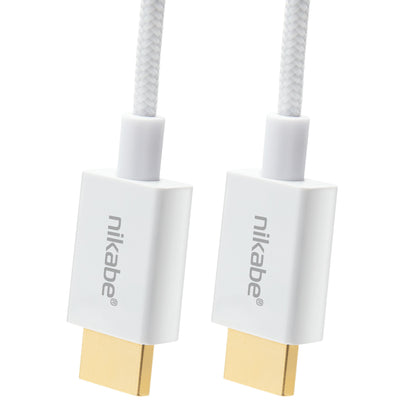 Nikabe HDMI 2.1 kabel 1m hvid flettet, guldbelagte stik, 8K/60Hz og 4K/120Hz, Nikabe-logo på stikket.