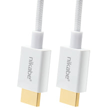 Nikabe HDMI 2.1 kabel 2 m hvid, guldbelagt stik, flettet ydre, grå "nikabe" tekst, op til 8K/60 Hz og 4K/120 Hz.