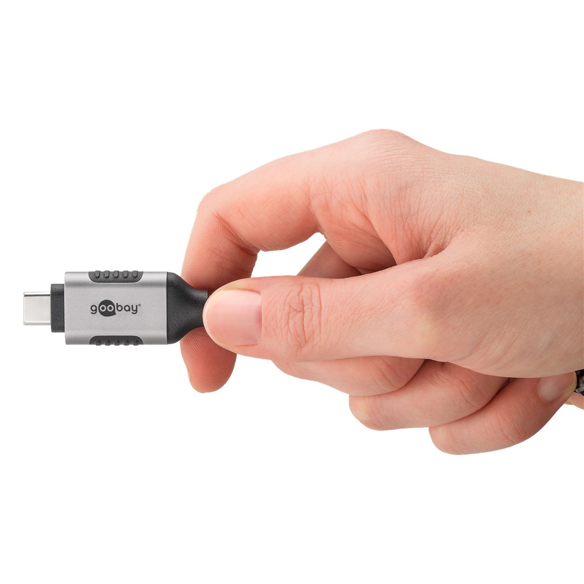 Goobay Netværkskabel med USB-C tilslutning 2 m vises i en hånd, sort kabel med USB-C-stik.