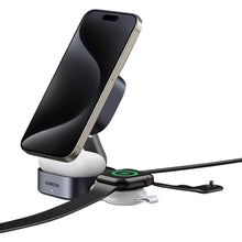 Ugreen Qi 2 3-i-1 oplader holder smartphone oprejst, lader smartwatch fladt og har plads til ørepropper ved basen.