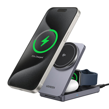 Smartphone, smartwatch og trådløse ørepropper oplades på 3-i-1 opladningsstander med QI2 15 W, telefon viser 75 batteri.