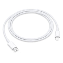 Apple USB-C til Lightning kabel 1m hvid, understøtter hurtigopladning, løst rullet sammen.