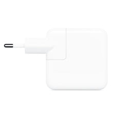 Apple 30W USB-C strømadapter, kompakt firkantet design med integreret tobenet stik, oplader til MacBook Air.