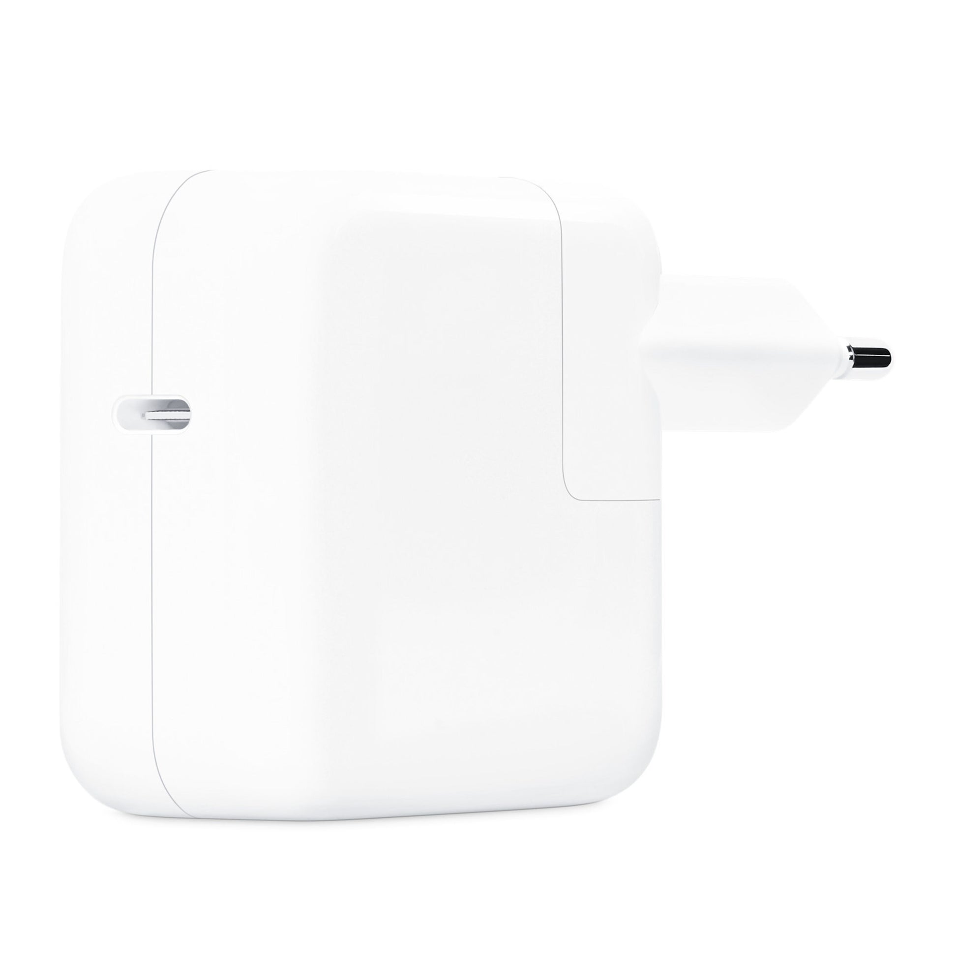 Apple 30W USB-C strømadapter, hvid, rektangulær, europæisk tobenet stik, lille rille på venstre side.