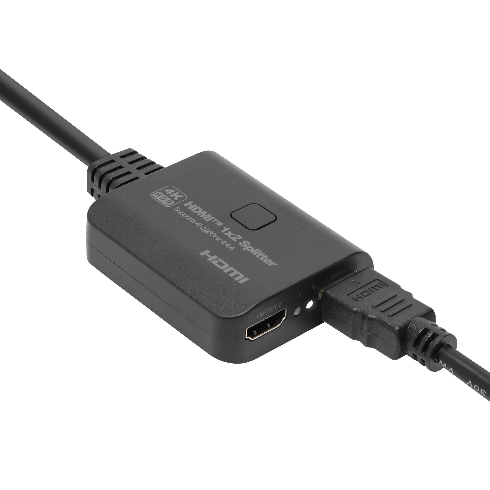 Luxorparts Aktiv HDMI-splitter 2-vejs sort, label "HDMI 1x2 Splitter", HDMI 2.0b input tilsluttet, én synlig udgangsport.