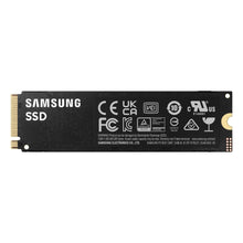 Samsung 990 PRO PCIe 4.0 NVMe M.2 SSD 2 TB, sort med hvide detaljer og certifikationslogoer, guldstik til venstre.