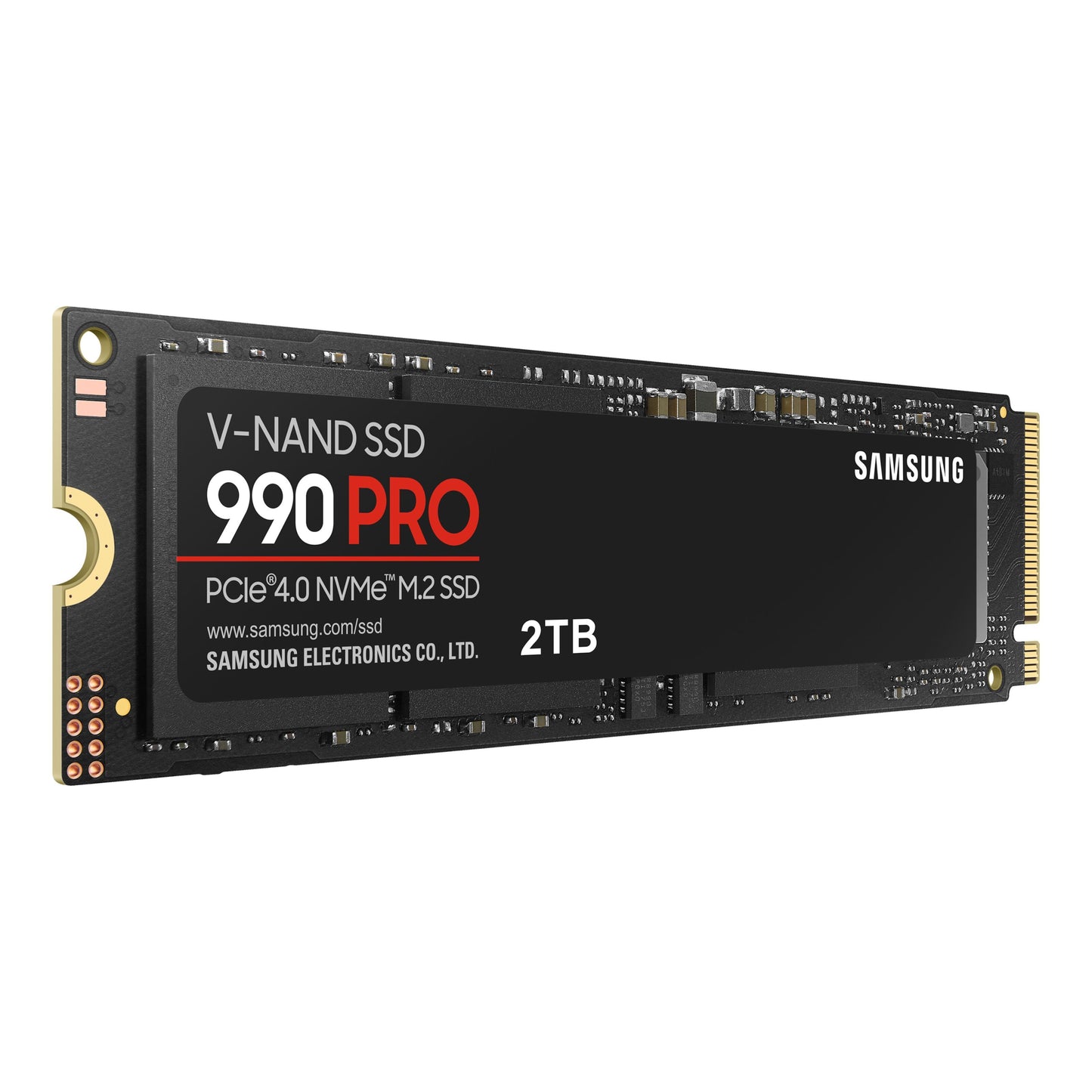 Samsung 990 PRO PCIe 4.0 NVMe M.2 SSD 2TB vist skråt med synlig produktlabel og elektroniske komponenter.