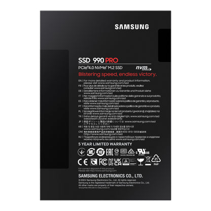 Samsung 990 PRO PCIe 4.0 NVMe M.2 SSD 4TB bagside med produktinfo, garantidetaljer og certifikatlogoer i flere sprog.
