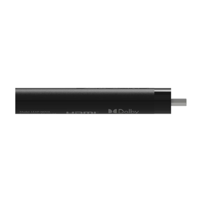 Strong LEAP-NOVA 4K Google TV Stick, 32 GB, sort cylindrisk design, HDMI og Dolby logo synlige, sidevinkel.