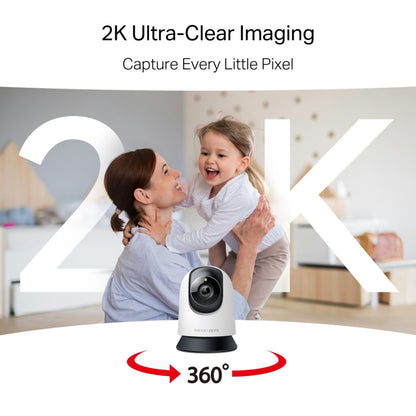 Mercusys MC210 Pan/Tilt Wi-Fi Overvågningskamera med 2K-opløsning og 360° rotation på bord i lyst hjemmemiljø.