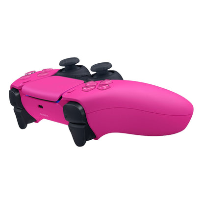 Sony DualSense V3 trådløs controller til PS5 i pink med sorte analog-sticks og triggers, set fra vinkel.