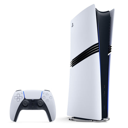Sony PlayStation 5 Pro spilkonsol stående vertikalt med ray tracing, hvid trådløs controller med sorte detaljer.