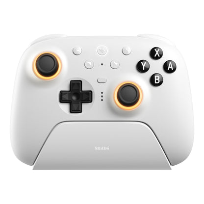 8Bitdo Ultimate 2 Bluetooth Controller hvid med sorte A/B/X/Y-knapper, Hall Effect-triggere, sort D-pad og opladningsdock.