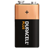 Duracell Plus 9V alkaline batteri med kobbertop og sort krop, DURACELL PLUS-navn vertikalt på siden.