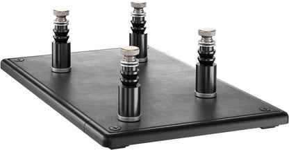 Magnetisk platineholder sort rektangulær med fire justerbare metalfødder, ribber, sølvtoppe, afrundede hjørner, synlige skruer.