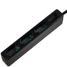 Logilink Slim 3-vejs Euro stikdåse sort, tre udtag, tænd/sluk-knap, ledning udgang øverste højre hjørne.
