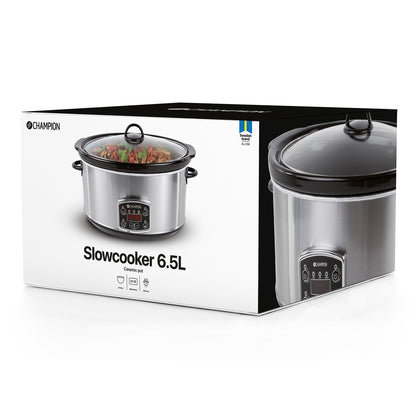 Champion slowcooker 6,5 L digital display og keramisk gryde i æske med modelnavn, produktinfo og madretter.