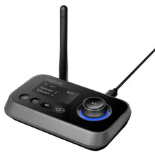 Bluetooth 5.0 lydsender/modtager TX/RX med antenne, display, oplyst volumenknap, Bluetooth/play knapper og kabel til højre.