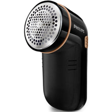 Philips GC026/80 fnugfjerner, sort, trådløs med sølv hoved med flere huller og sideplaceret tænd/sluk-knap.