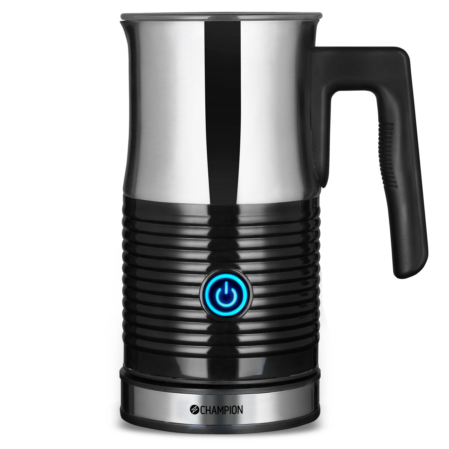 Champion mælkeskummer MS210 i rustfrit stål, sort rillet bund, stort håndtag, blå oplyst powerknap, Champion-logo nederst.