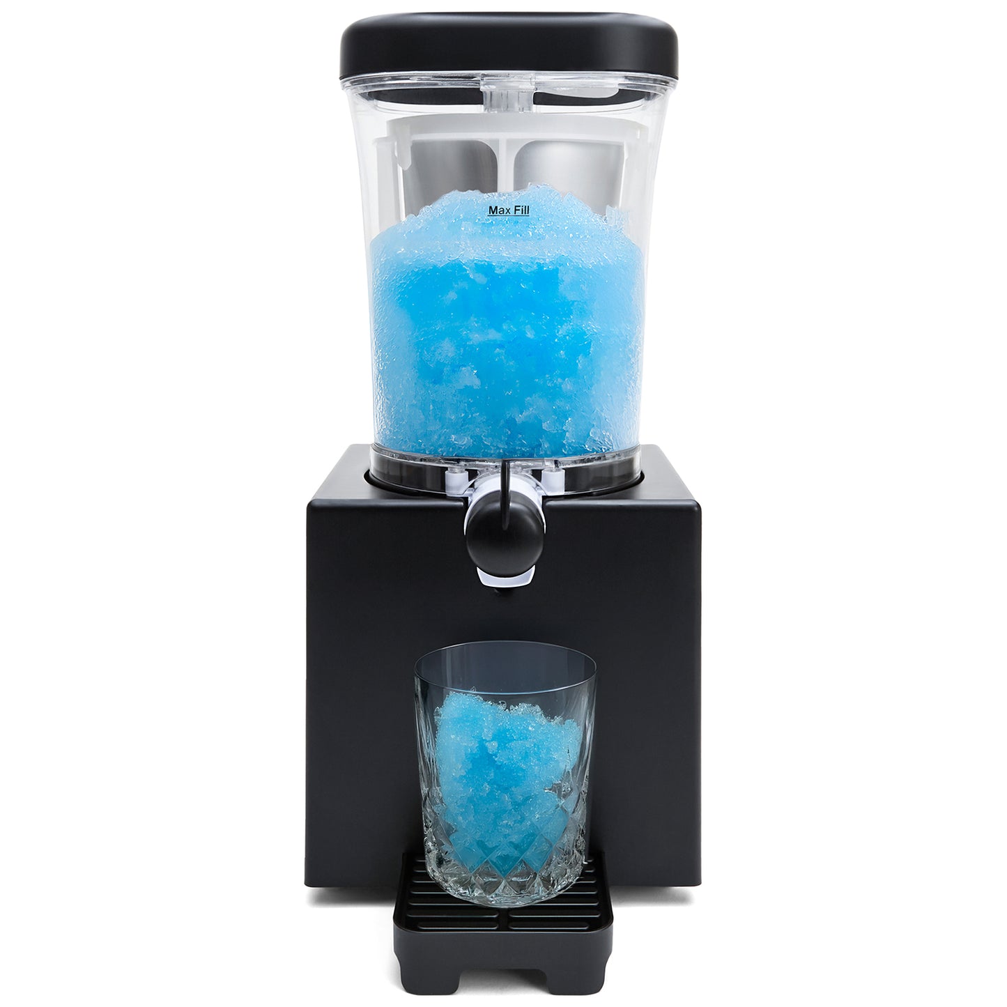Champion Slush Ice Maskine 1L sort med blå slush i tanken, hældes op i et klart glas på drypbakken.