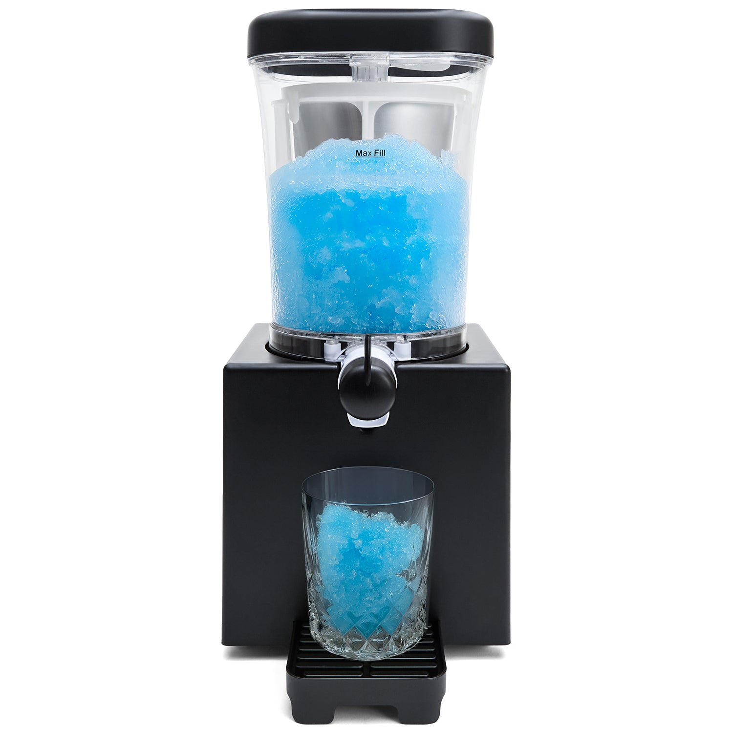 Champion Slush Ice Maskine 1L sort med blå slush i tanken, hældes op i et klart glas på drypbakken.