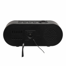 DENVER CRP-717 projektions-radiovækkerur, sort, FM-radio med dobbelt alarm, stik bagpå, ventilationsåbninger, højttalergrill, knapper på toppen.