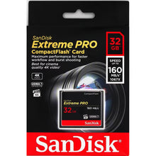SanDisk Extreme PRO CompactFlash-hukommelseskort 32 GB med hastigheder på op til 160 MB/s, emballage med motiv af et kameralinse og røde, sorte og gule detaljer.