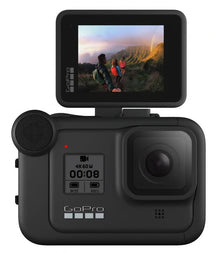GoPro Display Mod til HERO10/HERO9/HERO8 med udklappeligt skærm på forsiden, der viser vandrere på bjergstien og kamerainformationer på skærmen.