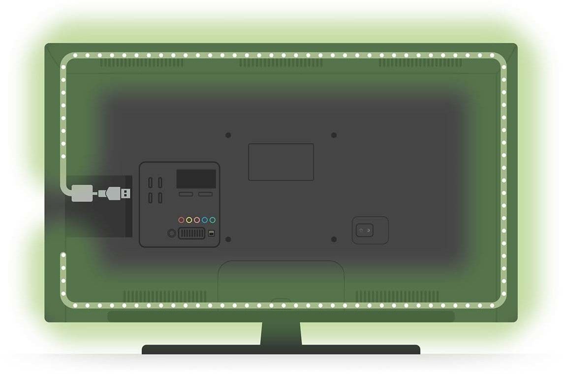 NEDIS SmartLife LED-lysbånd 2 m RGB Bluetooth monteret bag på tv’et, grøn glød, USB-kabel tilsluttet tv-porten.