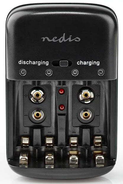 Universel batterioplader til AA-, AAA- og 9V NiMH/NiCd-batterier, plads til fire batterier, »afladning«/»opladning«, to røde LED-indikatorer.