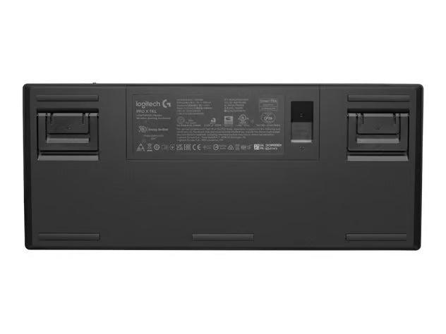 LOGITECH G Pro X TKL trådløst mekanisk gamingtastatur i sort, set bagfra med to justerbare fødder, tænd/sluk-knap og mærkat med oplysninger i midten.
