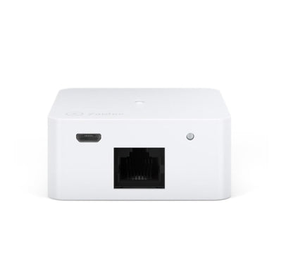 Zaptec Go Sense HAN RJ45 hvid enhed med mikro USB-port, Ethernet-port og LED-indikator foran.