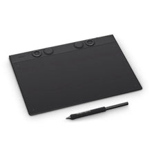 Wacom Intuos Pro medium tegneplade sort 263x148mm med fire drejeknapper foroven og sort stylus.