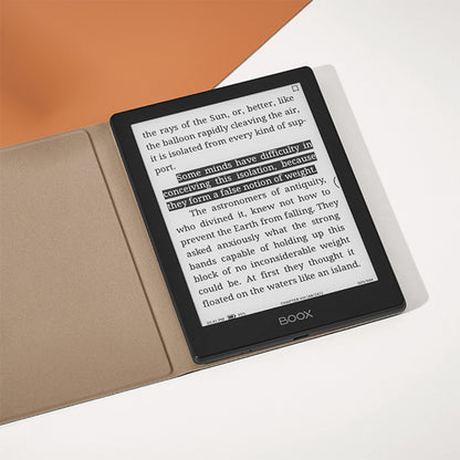 Boox Onyx Gå 6 læseplade med beige cover, E Ink Carta 1300 skærm med tekst og highlights, Boox Onyx logo under display.