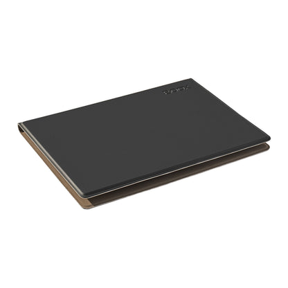 BOOX Gå 6 magnetisk etui i sort læderlook med BOOX-logo præget øverst til højre, vist fra skrå vinkel.
