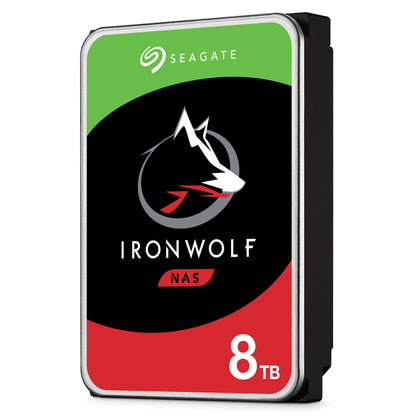 Seagate Ironwolf 3,5" 8TB intern NAS-harddisk med ulvelogo og rød, grøn, sort design.