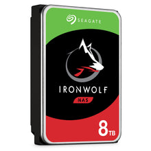 Seagate Ironwolf 3,5" intern harddisk 8TB, sort med rød og grøn label samt ulvelogo.