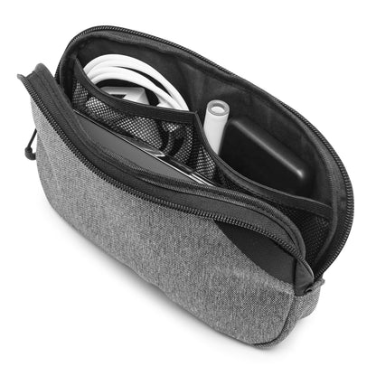 Linocell Tech Bag Slimline opbevaringstaske i grå med lynlås og netlommer til kabler, powerbanks og små gadgets.