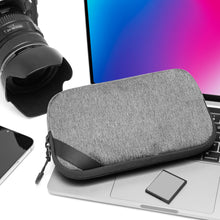 Linocell Tech Bag Slimline opbevaringstaske til teknologi på MacBook med DSLR-objektiv, tablet og hukommelseskort.