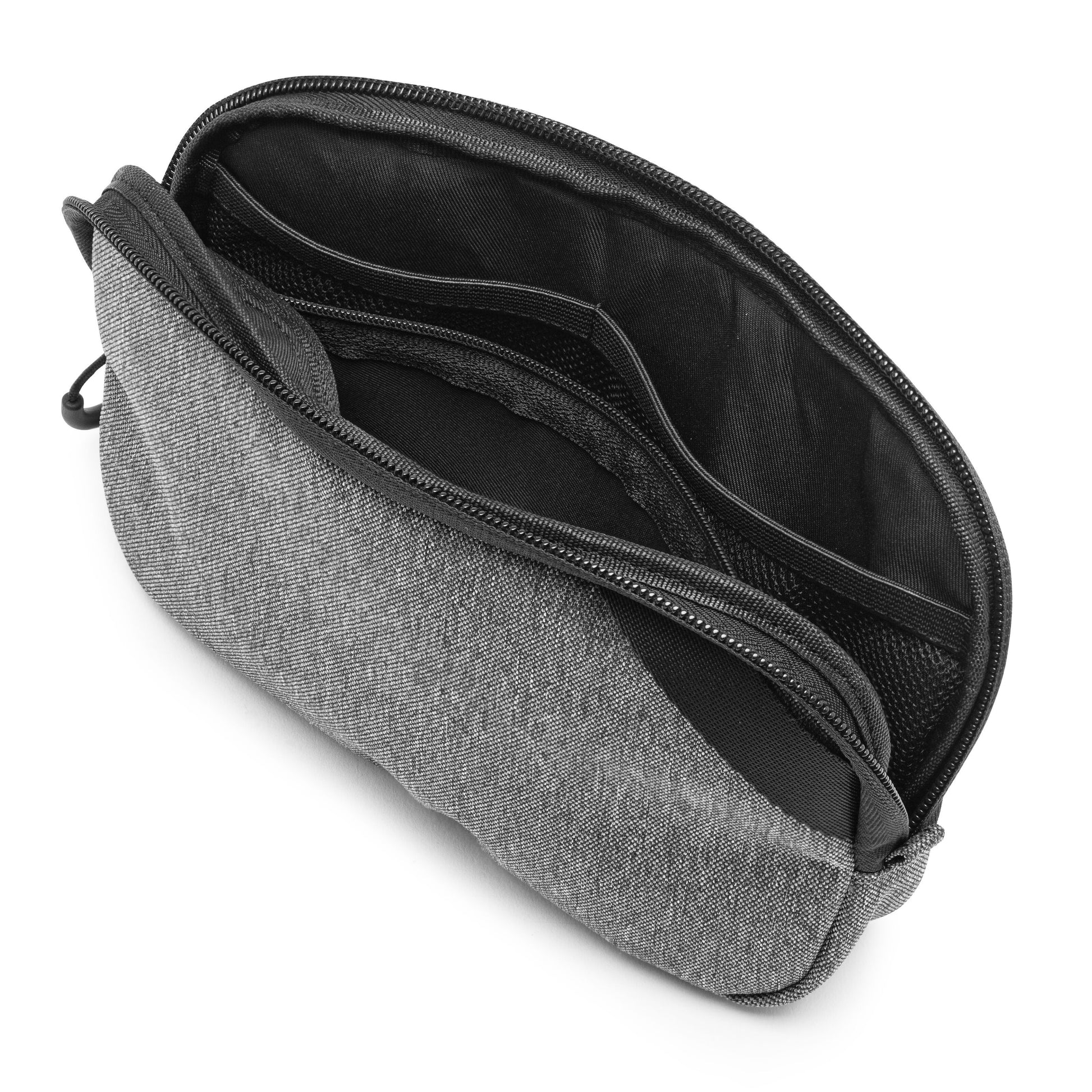 Linocell Tech Bag Slimline grå opbevaringstaske med flere slags indvendige lommer og organiserede rum til elektroniktilbehør.