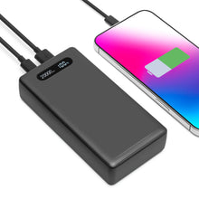 Linocell powerbank 20W 20000mAh sort med digitalt display oplader smartphone via sorte kabler, telefon viser opladningsikon.