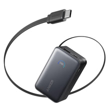 Anker Nano Powerbank 10.000 mAh 45 W sort med digitalt batteridisplay og flad fleksibel USB-C InstaCord rundt om enheden.