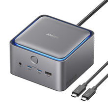 Anker Thunderbolt 5 Dockingstation 140W, metalfinish, blå topkant, flere USB-porte, lydstik, to USB-C kabler ved siden af.