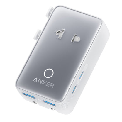 Anker Nano Travel Adapter 5-i-1 20W hvid, kompakt oplader med to USB-porte, foldbare ben og rund LED-indikator.