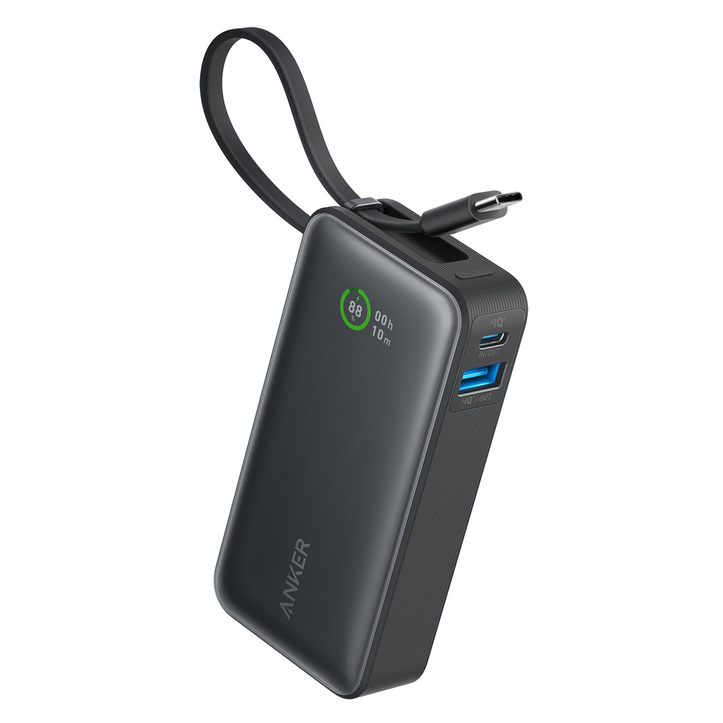 Anker Nano Powerbank 30W 10000mAh sort med hurtig USB-C kabel, synlige USB-A/USB-C porte og display viser 88/10 timer.