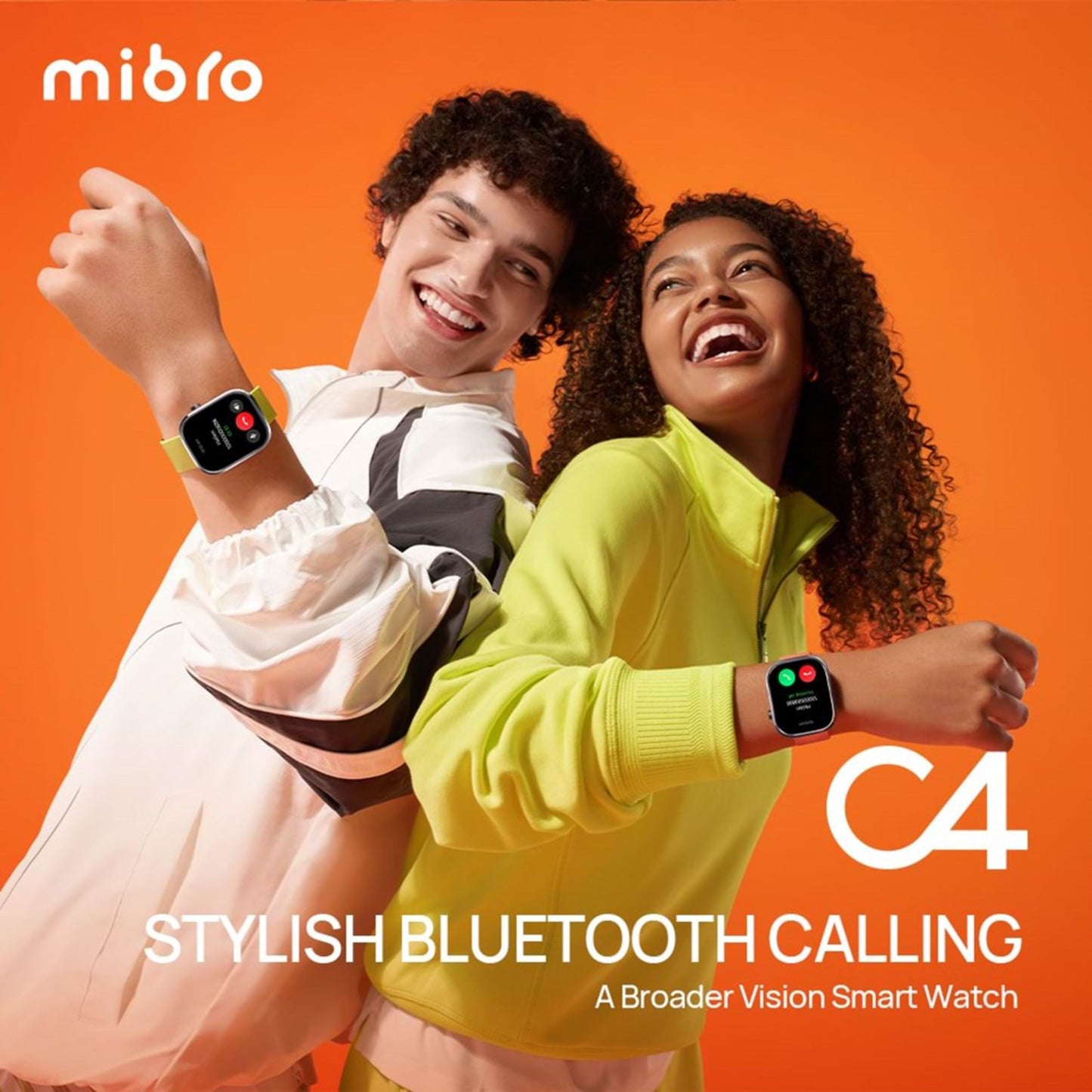 To personer med Mibro Se C4 smartur Sølv visende skærm Bluetooth Calling  sundhedsovervågning tekst på display.