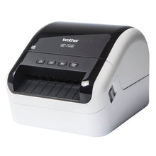 Brother QL-1100 etiketprinter, sort-hvid, kontrolknapper og papirslot foran til udskrivning af etiketter.