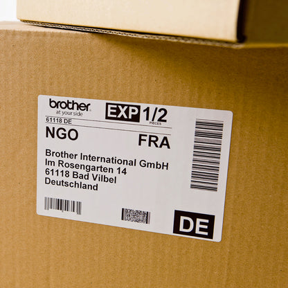 Brother fragtetiket med EXP 1/2, NGO, FRA koder, stregkode højre, til QL-1100 og SE-11202 etiketprinter.