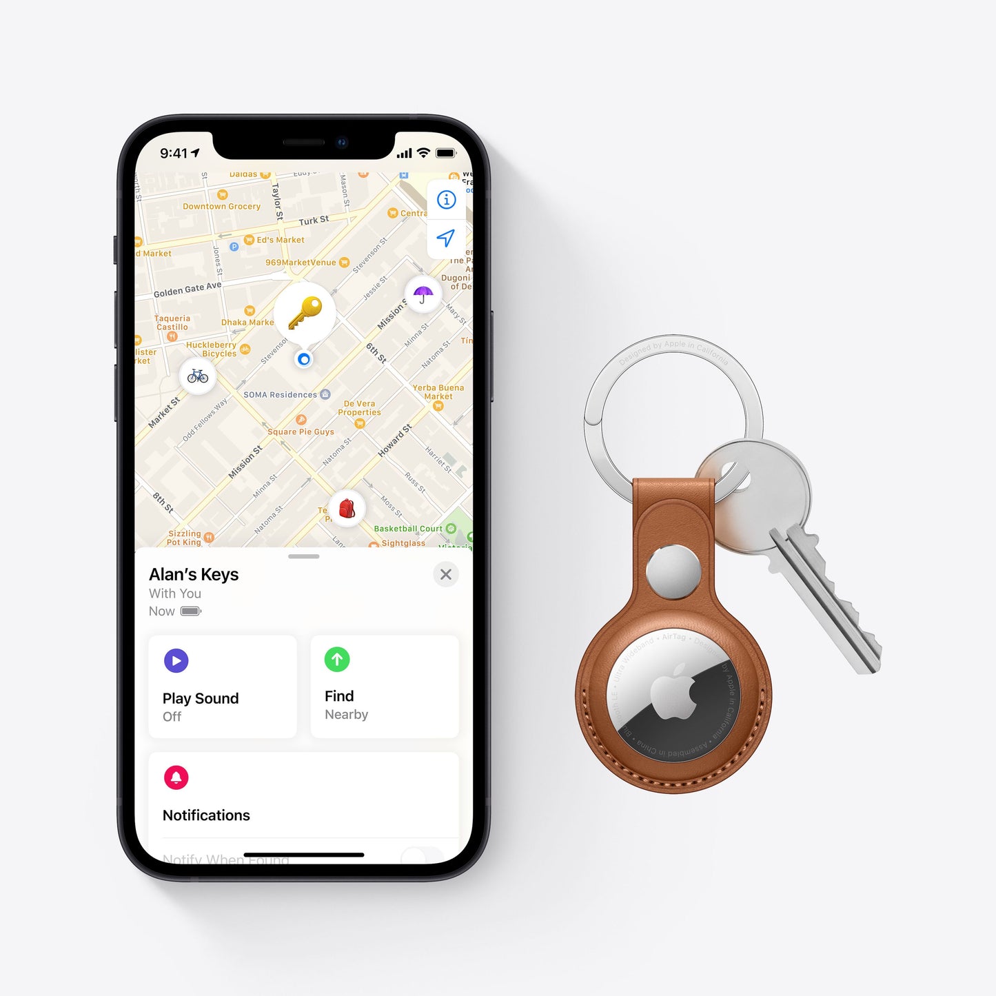 Apple AirTag 1-pak ved nøglebundt med brun læderholder, Find-appen synlig på smartphone.